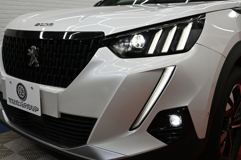 プジョー 2008 GT　ACC Pｽﾀ ECO ﾊｰﾌ革 ﾊﾟﾉﾗﾏSR 純正ﾀｯﾁｽｸﾘｰﾝ Carplay Bｶﾒﾗ 純正17ｲﾝﾁAW ADVｸﾞﾘｯﾌﾟｺﾝﾄﾛｰﾙ LEDﾗｲﾄ　2年保証付