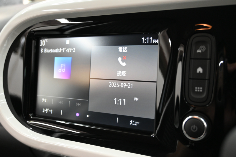 ルノー トゥインゴ ｲﾝﾃﾝｽ　5MT ECO機能 ｸﾙｺﾝ LDW 黒/白ﾚｻﾞｰ調×ﾌｧﾌﾞﾘｯｸｼｰﾄ 純正ﾀｯﾁｽｸﾘｰﾝ Carplay Bｶﾒﾗ 16ｲﾝﾁｱﾛｲﾎｲｰﾙ ﾌﾞﾗﾝｲﾝﾃﾘｱ　2年保証付