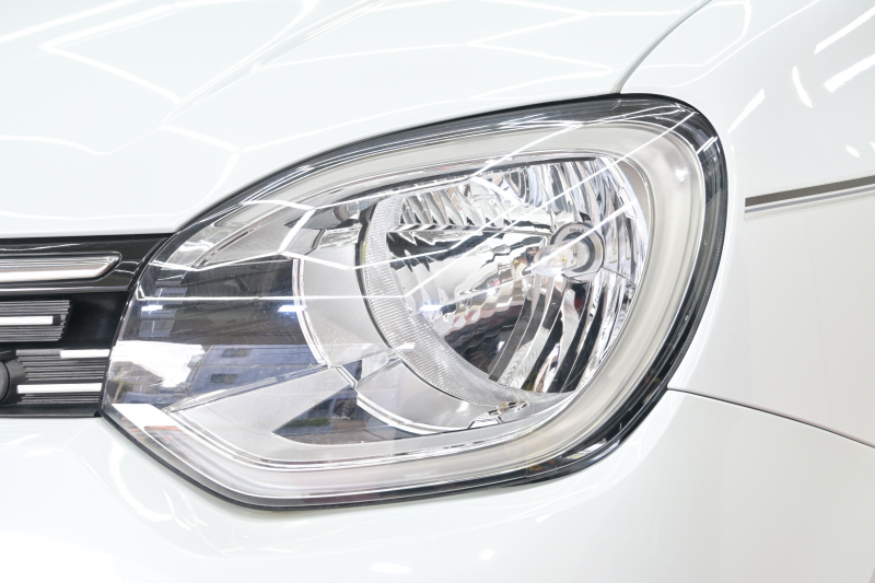 ルノー トゥインゴ ｲﾝﾃﾝｽ　5MT ECO機能 ｸﾙｺﾝ LDW 黒/白ﾚｻﾞｰ調×ﾌｧﾌﾞﾘｯｸｼｰﾄ 純正ﾀｯﾁｽｸﾘｰﾝ Carplay Bｶﾒﾗ 16ｲﾝﾁｱﾛｲﾎｲｰﾙ ﾌﾞﾗﾝｲﾝﾃﾘｱ　2年保証付