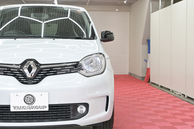 ルノー トゥインゴ ｲﾝﾃﾝｽ　5MT ECO機能 ｸﾙｺﾝ LDW 黒/白ﾚｻﾞｰ調×ﾌｧﾌﾞﾘｯｸｼｰﾄ 純正ﾀｯﾁｽｸﾘｰﾝ Carplay Bｶﾒﾗ 16ｲﾝﾁｱﾛｲﾎｲｰﾙ ﾌﾞﾗﾝｲﾝﾃﾘｱ　2年保証付