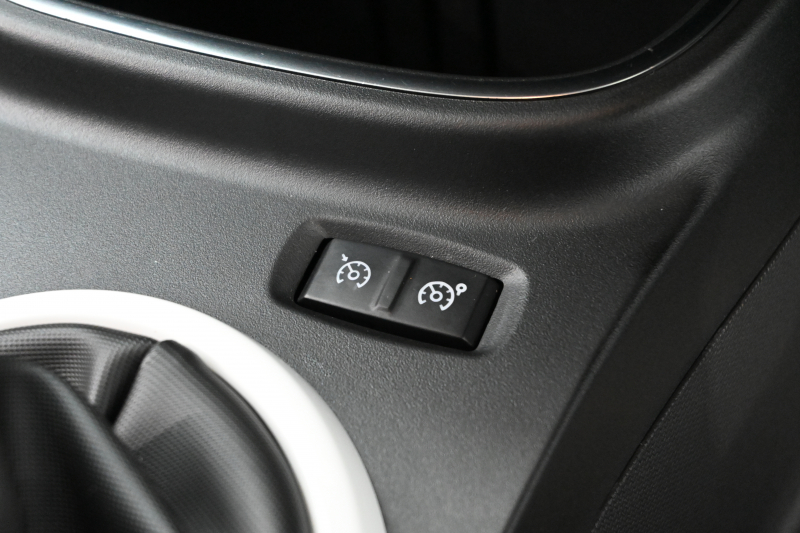 ルノー トゥインゴ ｲﾝﾃﾝｽ　5MT ECO機能 ｸﾙｺﾝ LDW 黒/白ﾚｻﾞｰ調×ﾌｧﾌﾞﾘｯｸｼｰﾄ 純正ﾀｯﾁｽｸﾘｰﾝ Carplay Bｶﾒﾗ 16ｲﾝﾁｱﾛｲﾎｲｰﾙ ﾌﾞﾗﾝｲﾝﾃﾘｱ　2年保証付