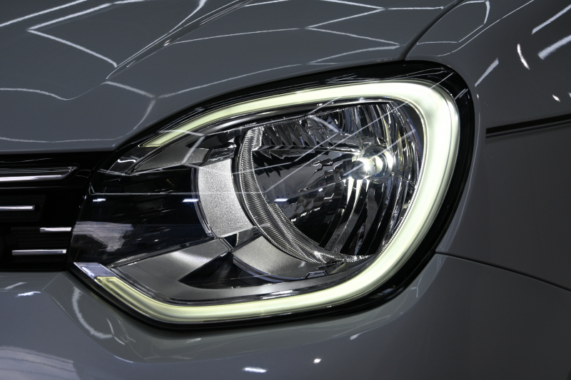 ルノー トゥインゴ ｲﾝﾃﾝｽ　5MT ECO機能 ｸﾙｺﾝ LDW 黒/白ﾚｻﾞｰ調×ﾌｧﾌﾞﾘｯｸｼｰﾄ 純正ﾀｯﾁｽｸﾘｰﾝ Carplay Bｶﾒﾗ 16ｲﾝﾁｱﾛｲﾎｲｰﾙ ﾌﾞﾗﾝｲﾝﾃﾘｱ　2年保証付