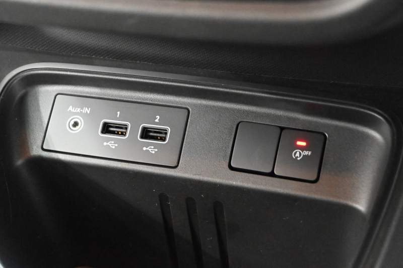 ルノー トゥインゴ ｲﾝﾃﾝｽ　5MT ECO機能 ｸﾙｺﾝ LDW 黒/白ﾚｻﾞｰ調×ﾌｧﾌﾞﾘｯｸｼｰﾄ 純正ﾀｯﾁｽｸﾘｰﾝ Carplay Bｶﾒﾗ 16ｲﾝﾁｱﾛｲﾎｲｰﾙ ﾌﾞﾗﾝｲﾝﾃﾘｱ　2年保証付