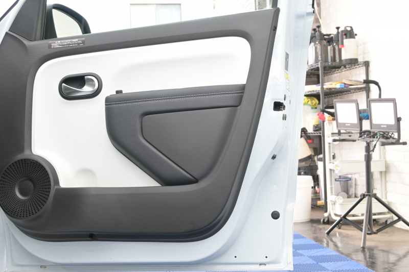 ルノー トゥインゴ ｲﾝﾃﾝｽ　5MT ECO機能 ｸﾙｺﾝ LDW 黒/白ﾚｻﾞｰ調×ﾌｧﾌﾞﾘｯｸｼｰﾄ 純正ﾀｯﾁｽｸﾘｰﾝ Carplay Bｶﾒﾗ 16ｲﾝﾁｱﾛｲﾎｲｰﾙ ﾌﾞﾗﾝｲﾝﾃﾘｱ　2年保証付