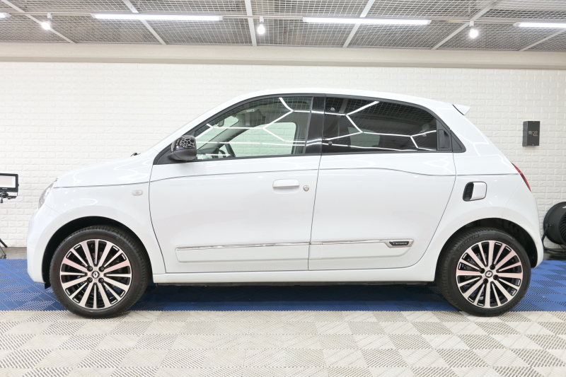 ルノー トゥインゴ ｲﾝﾃﾝｽ　5MT ECO機能 ｸﾙｺﾝ LDW 黒/白ﾚｻﾞｰ調×ﾌｧﾌﾞﾘｯｸｼｰﾄ 純正ﾀｯﾁｽｸﾘｰﾝ Carplay Bｶﾒﾗ 16ｲﾝﾁｱﾛｲﾎｲｰﾙ ﾌﾞﾗﾝｲﾝﾃﾘｱ　2年保証付