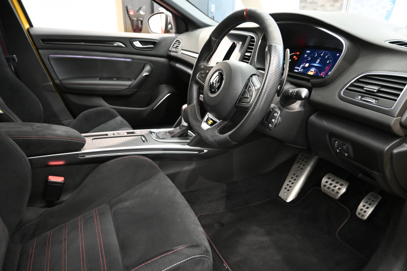 ルノー メガーヌ RSﾄﾛﾌｨｰ　RECARO製ﾌﾛﾝﾄﾊﾞｹｯﾄｼｰﾄ 純正ﾀｯﾁｽｸﾘｰﾝ Bluetoothｵｰﾃﾞｨｵ CarPlay Bｶﾒﾗ 前後PTS 19ｲﾝﾁ鍛造AW ﾌﾞﾚﾝﾎﾞ製ﾚｯﾄﾞｷｬﾘﾊﾟｰ LEDﾍｯﾄﾞﾗｲﾄ　2年保証付