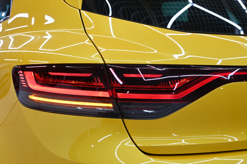 ルノー メガーヌ RSﾄﾛﾌｨｰ　RECARO製ﾌﾛﾝﾄﾊﾞｹｯﾄｼｰﾄ 純正ﾀｯﾁｽｸﾘｰﾝ Bluetoothｵｰﾃﾞｨｵ CarPlay Bｶﾒﾗ 前後PTS 19ｲﾝﾁ鍛造AW ﾌﾞﾚﾝﾎﾞ製ﾚｯﾄﾞｷｬﾘﾊﾟｰ LEDﾍｯﾄﾞﾗｲﾄ　2年保証付