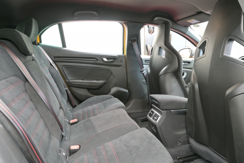 ルノー メガーヌ RSﾄﾛﾌｨｰ　RECARO製ﾌﾛﾝﾄﾊﾞｹｯﾄｼｰﾄ 純正ﾀｯﾁｽｸﾘｰﾝ Bluetoothｵｰﾃﾞｨｵ CarPlay Bｶﾒﾗ 前後PTS 19ｲﾝﾁ鍛造AW ﾌﾞﾚﾝﾎﾞ製ﾚｯﾄﾞｷｬﾘﾊﾟｰ LEDﾍｯﾄﾞﾗｲﾄ　2年保証付