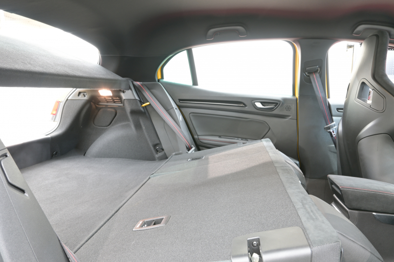 ルノー メガーヌ RSﾄﾛﾌｨｰ　RECARO製ﾌﾛﾝﾄﾊﾞｹｯﾄｼｰﾄ 純正ﾀｯﾁｽｸﾘｰﾝ Bluetoothｵｰﾃﾞｨｵ CarPlay Bｶﾒﾗ 前後PTS 19ｲﾝﾁ鍛造AW ﾌﾞﾚﾝﾎﾞ製ﾚｯﾄﾞｷｬﾘﾊﾟｰ LEDﾍｯﾄﾞﾗｲﾄ　2年保証付