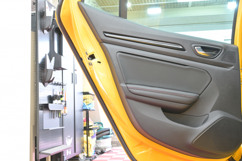 ルノー メガーヌ RSﾄﾛﾌｨｰ　RECARO製ﾌﾛﾝﾄﾊﾞｹｯﾄｼｰﾄ 純正ﾀｯﾁｽｸﾘｰﾝ Bluetoothｵｰﾃﾞｨｵ CarPlay Bｶﾒﾗ 前後PTS 19ｲﾝﾁ鍛造AW ﾌﾞﾚﾝﾎﾞ製ﾚｯﾄﾞｷｬﾘﾊﾟｰ LEDﾍｯﾄﾞﾗｲﾄ　2年保証付