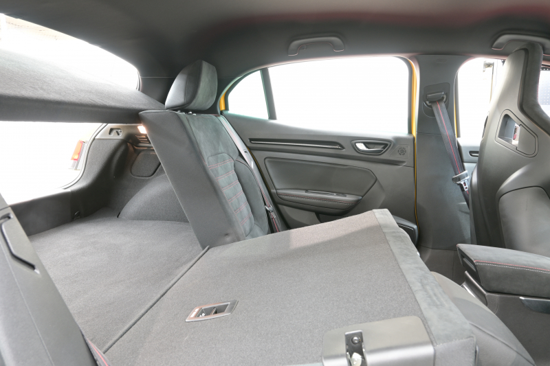 ルノー メガーヌ RSﾄﾛﾌｨｰ　RECARO製ﾌﾛﾝﾄﾊﾞｹｯﾄｼｰﾄ 純正ﾀｯﾁｽｸﾘｰﾝ Bluetoothｵｰﾃﾞｨｵ CarPlay Bｶﾒﾗ 前後PTS 19ｲﾝﾁ鍛造AW ﾌﾞﾚﾝﾎﾞ製ﾚｯﾄﾞｷｬﾘﾊﾟｰ LEDﾍｯﾄﾞﾗｲﾄ　2年保証付