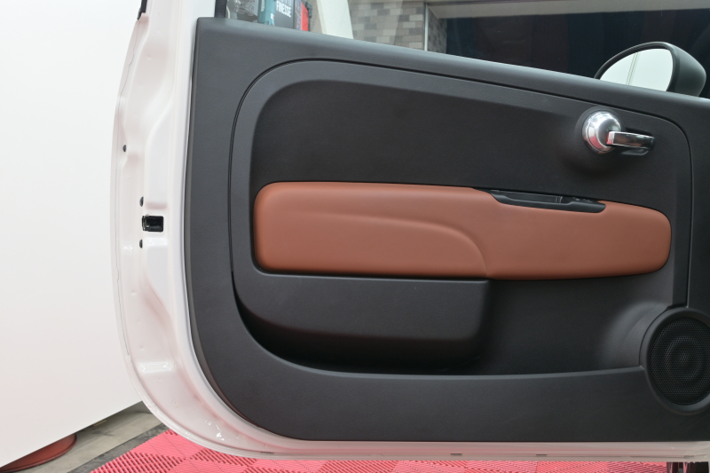 アバルト 595 595ｺﾝﾍﾟﾃｨﾂｨｵｰﾈ　正規D車 左H 5速MT Sabeltｽﾎﾟｰﾂｼｰﾄ(ﾌﾞﾗｳﾝ) Uconnectﾌﾟﾚｰﾔｰ Carplay/AndroidAuto 17ｲﾝﾁAW ﾚｯﾄﾞｷｬﾘﾊﾟｰ ﾚｺｰﾄﾞﾓﾝﾂｧ　2年保証付