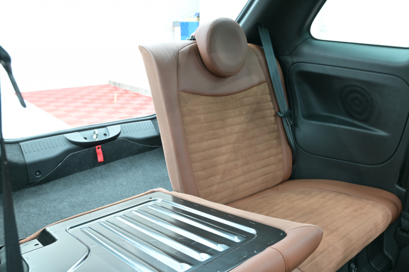 アバルト 595 595ｺﾝﾍﾟﾃｨﾂｨｵｰﾈ　正規D車 左H 5速MT Sabeltｽﾎﾟｰﾂｼｰﾄ(ﾌﾞﾗｳﾝ) Uconnectﾌﾟﾚｰﾔｰ Carplay/AndroidAuto 17ｲﾝﾁAW ﾚｯﾄﾞｷｬﾘﾊﾟｰ ﾚｺｰﾄﾞﾓﾝﾂｧ　2年保証付