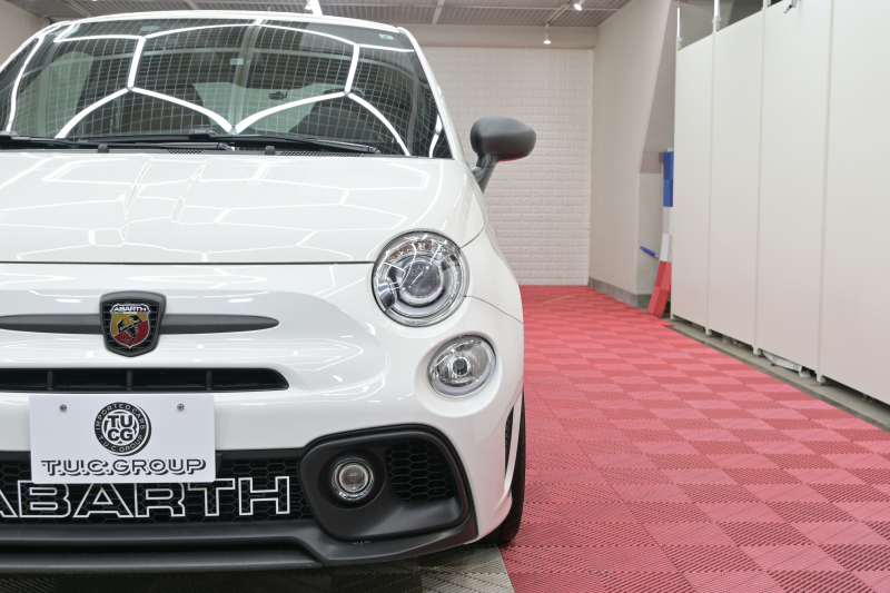 アバルト 595 595ｺﾝﾍﾟﾃｨﾂｨｵｰﾈ　正規D車 左H 5速MT Sabeltｽﾎﾟｰﾂｼｰﾄ(ﾌﾞﾗｳﾝ) Uconnectﾌﾟﾚｰﾔｰ Carplay/AndroidAuto 17ｲﾝﾁAW ﾚｯﾄﾞｷｬﾘﾊﾟｰ ﾚｺｰﾄﾞﾓﾝﾂｧ　2年保証付