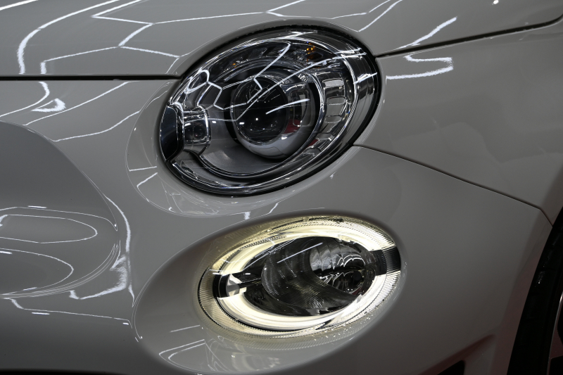 アバルト 595 595ｺﾝﾍﾟﾃｨﾂｨｵｰﾈ　正規D車 左H 5速MT Sabeltｽﾎﾟｰﾂｼｰﾄ(ﾌﾞﾗｳﾝ) Uconnectﾌﾟﾚｰﾔｰ Carplay/AndroidAuto 17ｲﾝﾁAW ﾚｯﾄﾞｷｬﾘﾊﾟｰ ﾚｺｰﾄﾞﾓﾝﾂｧ　2年保証付