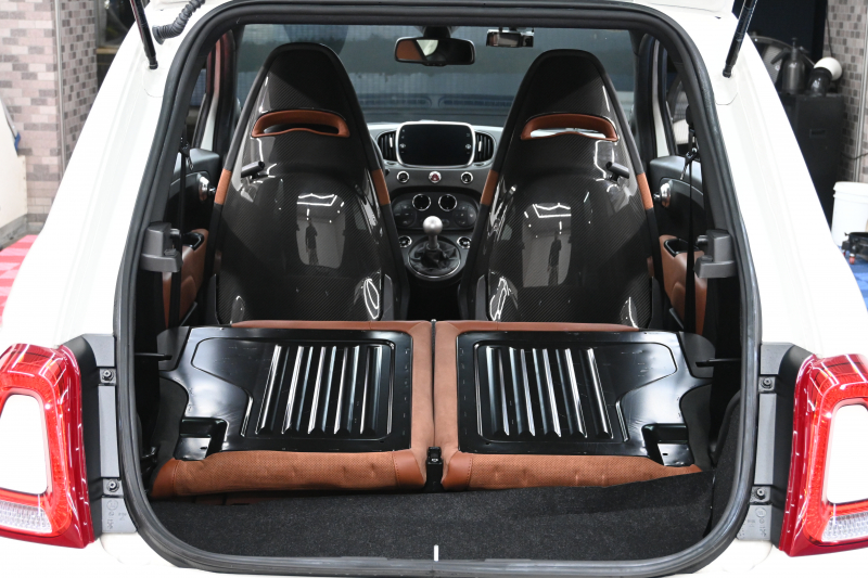 アバルト 595 595ｺﾝﾍﾟﾃｨﾂｨｵｰﾈ　正規D車 左H 5速MT Sabeltｽﾎﾟｰﾂｼｰﾄ(ﾌﾞﾗｳﾝ) Uconnectﾌﾟﾚｰﾔｰ Carplay/AndroidAuto 17ｲﾝﾁAW ﾚｯﾄﾞｷｬﾘﾊﾟｰ ﾚｺｰﾄﾞﾓﾝﾂｧ　2年保証付