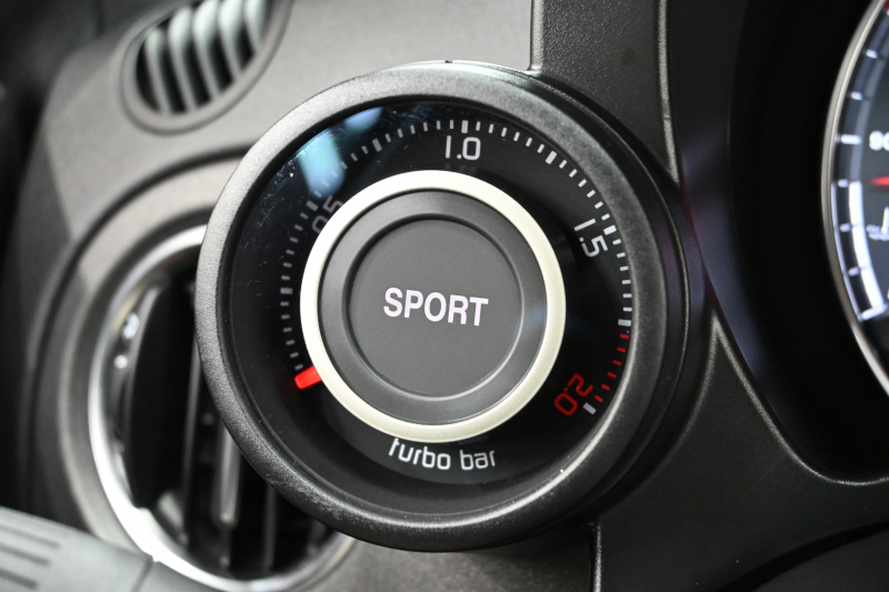 アバルト 595 595ｺﾝﾍﾟﾃｨﾂｨｵｰﾈ　正規D車 左H 5速MT Sabeltｽﾎﾟｰﾂｼｰﾄ(ﾌﾞﾗｳﾝ) Uconnectﾌﾟﾚｰﾔｰ Carplay/AndroidAuto 17ｲﾝﾁAW ﾚｯﾄﾞｷｬﾘﾊﾟｰ ﾚｺｰﾄﾞﾓﾝﾂｧ　2年保証付