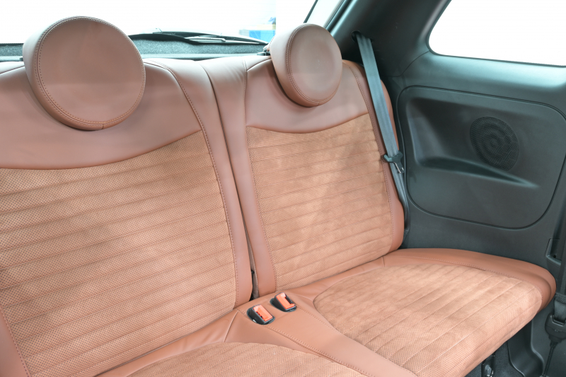 アバルト 595 595ｺﾝﾍﾟﾃｨﾂｨｵｰﾈ　正規D車 左H 5速MT Sabeltｽﾎﾟｰﾂｼｰﾄ(ﾌﾞﾗｳﾝ) Uconnectﾌﾟﾚｰﾔｰ Carplay/AndroidAuto 17ｲﾝﾁAW ﾚｯﾄﾞｷｬﾘﾊﾟｰ ﾚｺｰﾄﾞﾓﾝﾂｧ　2年保証付