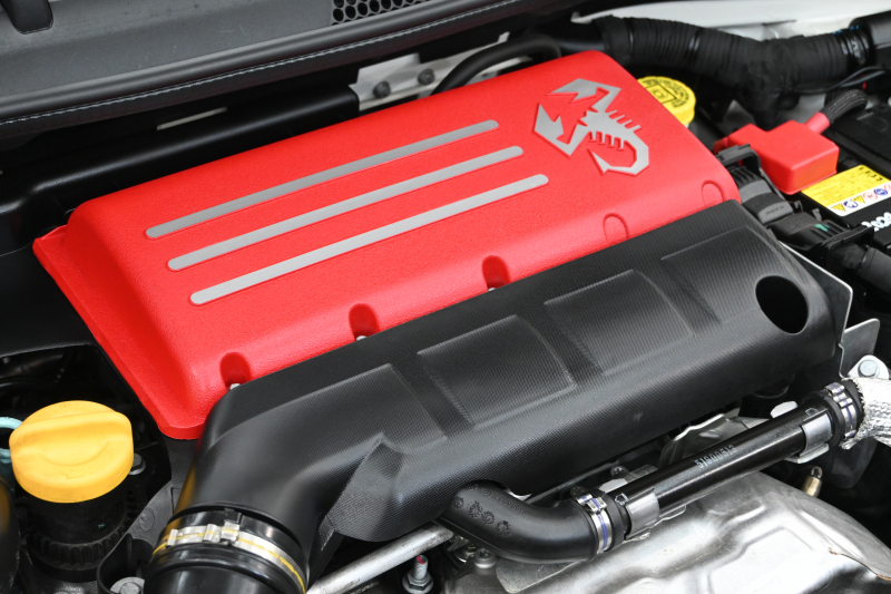 アバルト 595 595ｺﾝﾍﾟﾃｨﾂｨｵｰﾈ　正規D車 左H 5速MT Sabeltｽﾎﾟｰﾂｼｰﾄ(ﾌﾞﾗｳﾝ) Uconnectﾌﾟﾚｰﾔｰ Carplay/AndroidAuto 17ｲﾝﾁAW ﾚｯﾄﾞｷｬﾘﾊﾟｰ ﾚｺｰﾄﾞﾓﾝﾂｧ　2年保証付