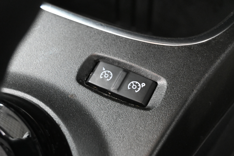 ルノー トゥインゴ ｲﾝﾃﾝｽ ｷｬﾝﾊﾞｽﾄｯﾌﾟ　 1ｵﾅ ﾚｻﾞｰ調×ﾌｧﾌﾞﾘｯｸｼｰﾄ ｼｰﾄﾋｰﾀｰ 純正ﾀｯﾁﾓﾆﾀｰ Bｶﾒﾗ Carplay 純正16ｲﾝﾁAW　2年保証付