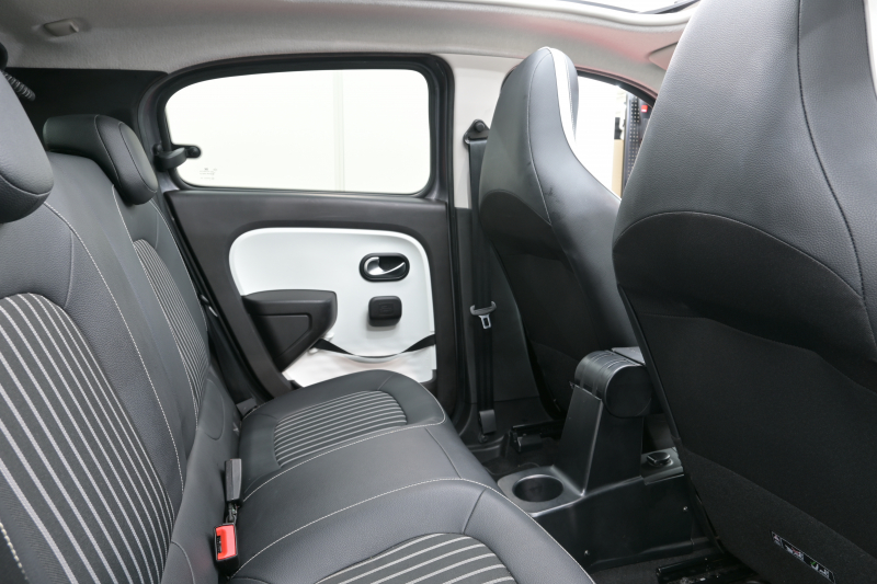 ルノー トゥインゴ ｲﾝﾃﾝｽ ｷｬﾝﾊﾞｽﾄｯﾌﾟ　 1ｵﾅ ﾚｻﾞｰ調×ﾌｧﾌﾞﾘｯｸｼｰﾄ ｼｰﾄﾋｰﾀｰ 純正ﾀｯﾁﾓﾆﾀｰ Bｶﾒﾗ Carplay 純正16ｲﾝﾁAW　2年保証付