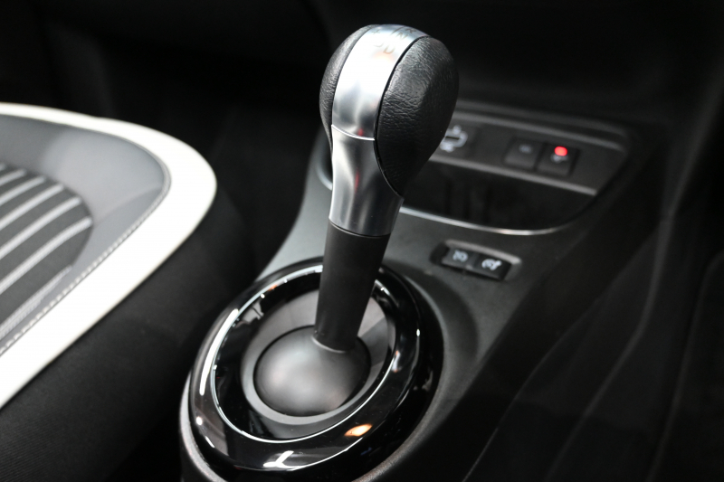 ルノー トゥインゴ ｲﾝﾃﾝｽ ｷｬﾝﾊﾞｽﾄｯﾌﾟ　 1ｵﾅ ﾚｻﾞｰ調×ﾌｧﾌﾞﾘｯｸｼｰﾄ ｼｰﾄﾋｰﾀｰ 純正ﾀｯﾁﾓﾆﾀｰ Bｶﾒﾗ Carplay 純正16ｲﾝﾁAW　2年保証付