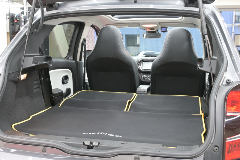 ルノー トゥインゴ ｲﾝﾃﾝｽ ｷｬﾝﾊﾞｽﾄｯﾌﾟ　 1ｵﾅ ﾚｻﾞｰ調×ﾌｧﾌﾞﾘｯｸｼｰﾄ ｼｰﾄﾋｰﾀｰ 純正ﾀｯﾁﾓﾆﾀｰ Bｶﾒﾗ Carplay 純正16ｲﾝﾁAW　2年保証付