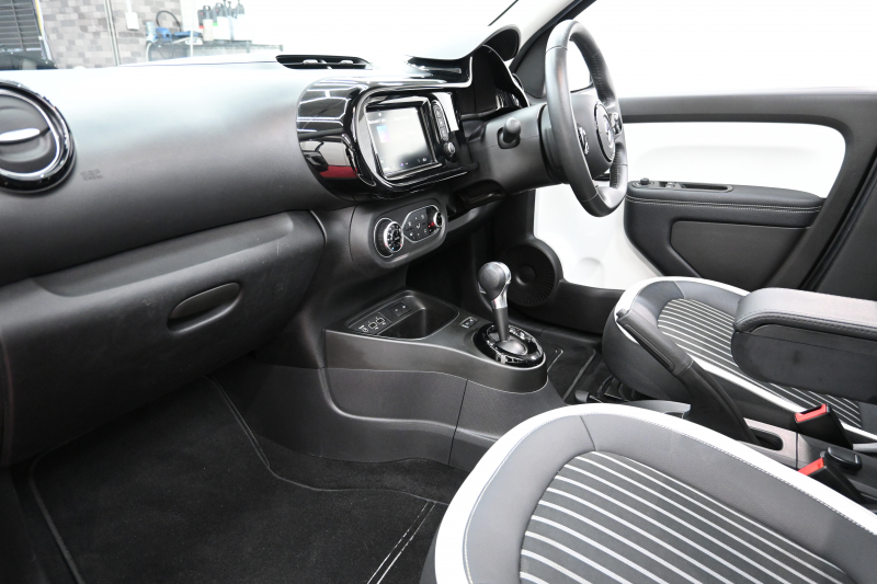 ルノー トゥインゴ ｲﾝﾃﾝｽ ｷｬﾝﾊﾞｽﾄｯﾌﾟ　 1ｵﾅ ﾚｻﾞｰ調×ﾌｧﾌﾞﾘｯｸｼｰﾄ ｼｰﾄﾋｰﾀｰ 純正ﾀｯﾁﾓﾆﾀｰ Bｶﾒﾗ Carplay 純正16ｲﾝﾁAW　2年保証付