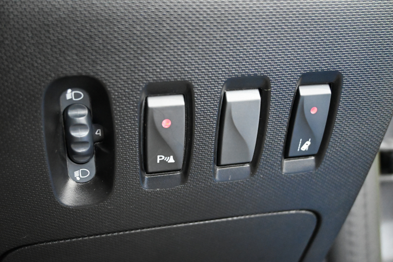 ルノー トゥインゴ ｲﾝﾃﾝｽ ｷｬﾝﾊﾞｽﾄｯﾌﾟ　 1ｵﾅ ﾚｻﾞｰ調×ﾌｧﾌﾞﾘｯｸｼｰﾄ ｼｰﾄﾋｰﾀｰ 純正ﾀｯﾁﾓﾆﾀｰ Bｶﾒﾗ Carplay 純正16ｲﾝﾁAW　2年保証付