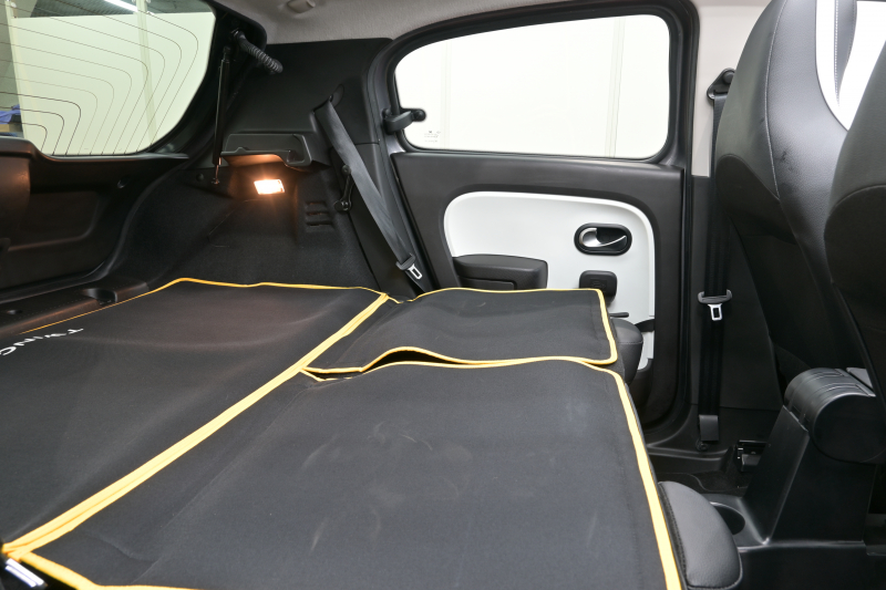 ルノー トゥインゴ ｲﾝﾃﾝｽ ｷｬﾝﾊﾞｽﾄｯﾌﾟ　 1ｵﾅ ﾚｻﾞｰ調×ﾌｧﾌﾞﾘｯｸｼｰﾄ ｼｰﾄﾋｰﾀｰ 純正ﾀｯﾁﾓﾆﾀｰ Bｶﾒﾗ Carplay 純正16ｲﾝﾁAW　2年保証付