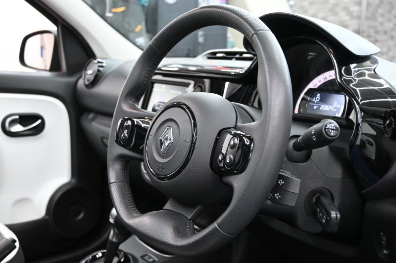 ルノー トゥインゴ ｲﾝﾃﾝｽ ｷｬﾝﾊﾞｽﾄｯﾌﾟ　 1ｵﾅ ﾚｻﾞｰ調×ﾌｧﾌﾞﾘｯｸｼｰﾄ ｼｰﾄﾋｰﾀｰ 純正ﾀｯﾁﾓﾆﾀｰ Bｶﾒﾗ Carplay 純正16ｲﾝﾁAW　2年保証付