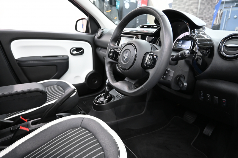 ルノー トゥインゴ ｲﾝﾃﾝｽ ｷｬﾝﾊﾞｽﾄｯﾌﾟ　 1ｵﾅ ﾚｻﾞｰ調×ﾌｧﾌﾞﾘｯｸｼｰﾄ ｼｰﾄﾋｰﾀｰ 純正ﾀｯﾁﾓﾆﾀｰ Bｶﾒﾗ Carplay 純正16ｲﾝﾁAW　2年保証付