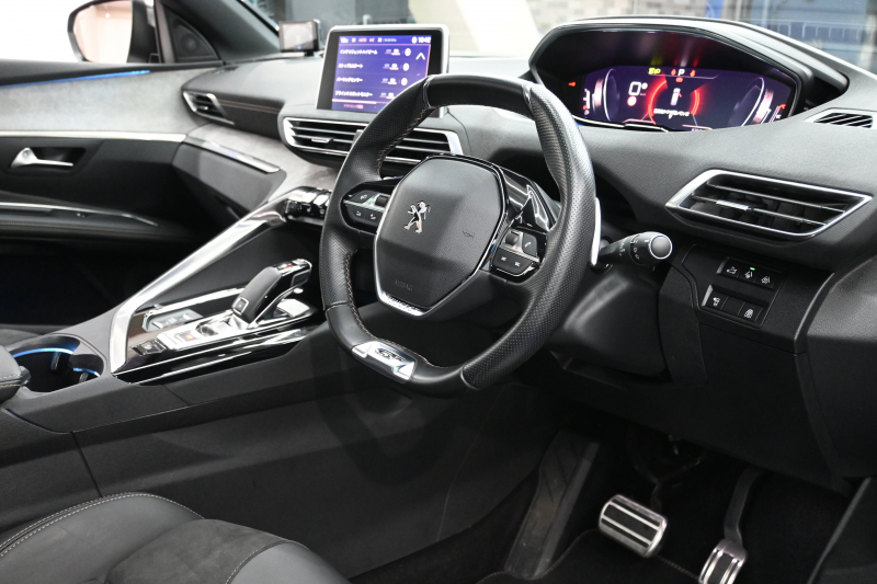 プジョー 5008 GT　後期ﾓﾃﾞﾙ ACC LKA ﾊｰﾌ革 ﾊﾟﾉﾗﾏR 純正ﾅﾋﾞTV ﾘｱﾓﾆﾀｰ Carplay Bｶﾒﾗ 前後ｺｰﾅｰｾﾝｻｰ 純正18ｲﾝﾁAW LEDﾗｲﾄ　2年保証付