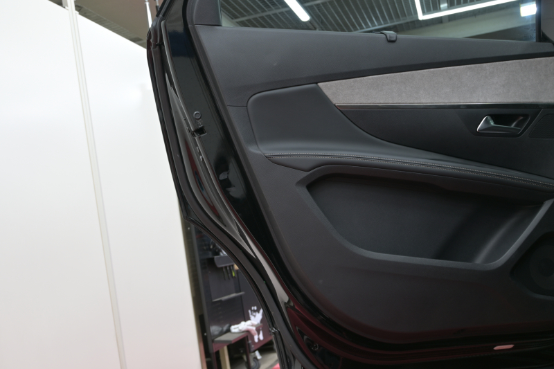 プジョー 5008 GT　後期ﾓﾃﾞﾙ ACC LKA ﾊｰﾌ革 ﾊﾟﾉﾗﾏR 純正ﾅﾋﾞTV ﾘｱﾓﾆﾀｰ Carplay Bｶﾒﾗ 前後ｺｰﾅｰｾﾝｻｰ 純正18ｲﾝﾁAW LEDﾗｲﾄ　2年保証付