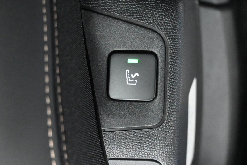 プジョー 5008 GT　後期ﾓﾃﾞﾙ ACC LKA ﾊｰﾌ革 ﾊﾟﾉﾗﾏR 純正ﾅﾋﾞTV ﾘｱﾓﾆﾀｰ Carplay Bｶﾒﾗ 前後ｺｰﾅｰｾﾝｻｰ 純正18ｲﾝﾁAW LEDﾗｲﾄ　2年保証付