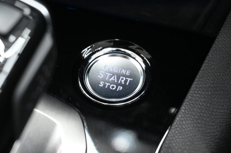 プジョー 5008 GT　後期ﾓﾃﾞﾙ ACC LKA ﾊｰﾌ革 ﾊﾟﾉﾗﾏR 純正ﾅﾋﾞTV ﾘｱﾓﾆﾀｰ Carplay Bｶﾒﾗ 前後ｺｰﾅｰｾﾝｻｰ 純正18ｲﾝﾁAW LEDﾗｲﾄ　2年保証付