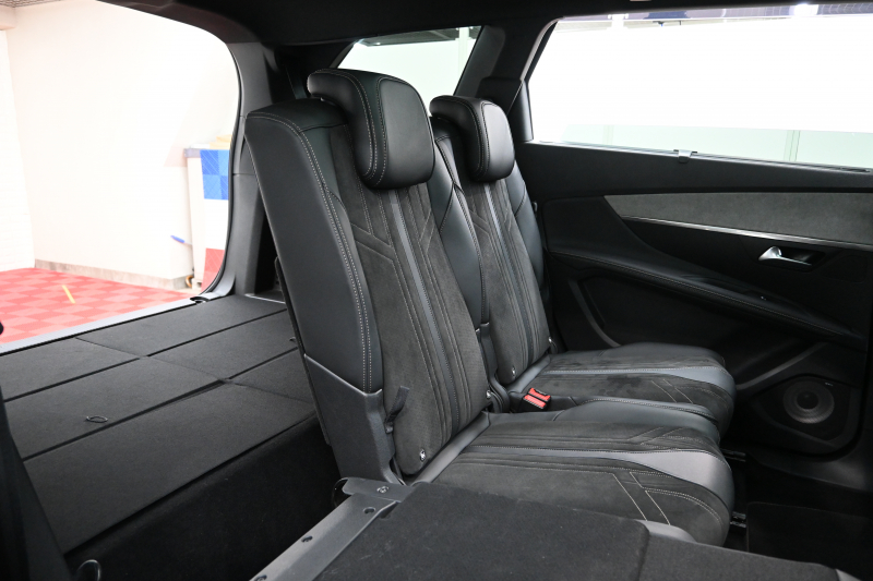 プジョー 5008 GT　後期ﾓﾃﾞﾙ ACC LKA ﾊｰﾌ革 ﾊﾟﾉﾗﾏR 純正ﾅﾋﾞTV ﾘｱﾓﾆﾀｰ Carplay Bｶﾒﾗ 前後ｺｰﾅｰｾﾝｻｰ 純正18ｲﾝﾁAW LEDﾗｲﾄ　2年保証付