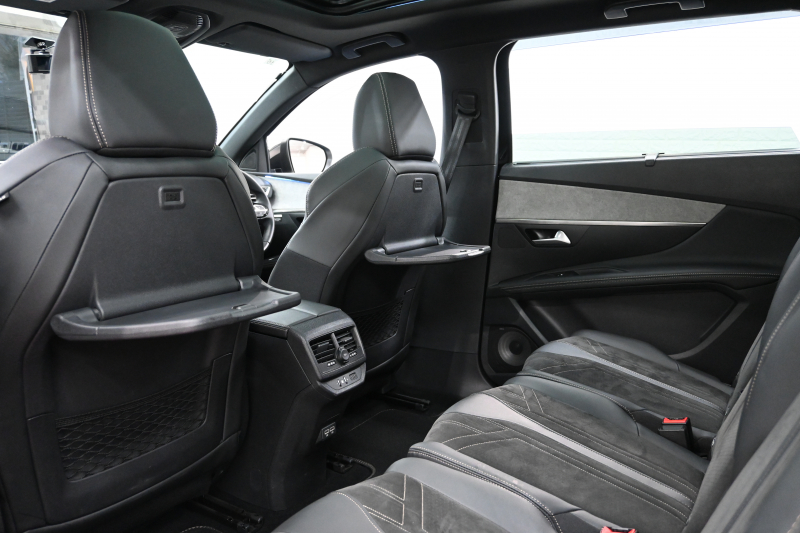 プジョー 5008 GT　後期ﾓﾃﾞﾙ ACC LKA ﾊｰﾌ革 ﾊﾟﾉﾗﾏR 純正ﾅﾋﾞTV ﾘｱﾓﾆﾀｰ Carplay Bｶﾒﾗ 前後ｺｰﾅｰｾﾝｻｰ 純正18ｲﾝﾁAW LEDﾗｲﾄ　2年保証付