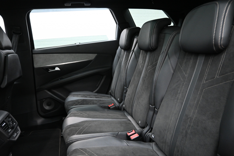 プジョー 5008 GT　後期ﾓﾃﾞﾙ ACC LKA ﾊｰﾌ革 ﾊﾟﾉﾗﾏR 純正ﾅﾋﾞTV ﾘｱﾓﾆﾀｰ Carplay Bｶﾒﾗ 前後ｺｰﾅｰｾﾝｻｰ 純正18ｲﾝﾁAW LEDﾗｲﾄ　2年保証付