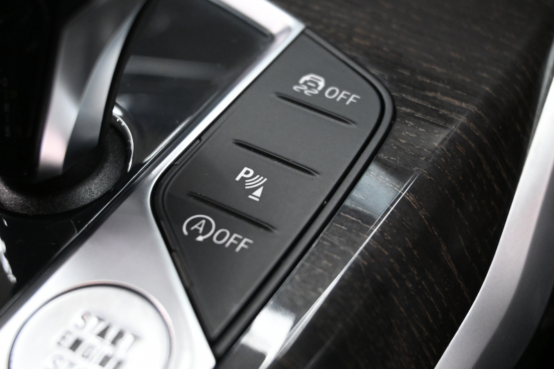 BMW 3シリーズ 320i ｽﾎﾟｰﾂ ﾃﾞﾋﾞｭｰ&ｺﾝﾌｫｰﾄP　ACC ｳﾞｧｰﾈｽｶﾚｻﾞｰ 純正HDDﾅﾋﾞ Carplay Bｶﾒﾗ Mｴｱﾛ&19ｲﾝﾁAW 自動ﾄﾗﾝｸ ﾜｲﾔﾚｽﾁｬｰｼﾞ　2年保証付