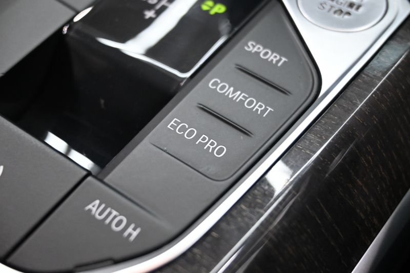 BMW 3シリーズ 320i ｽﾎﾟｰﾂ ﾃﾞﾋﾞｭｰ&ｺﾝﾌｫｰﾄP　ACC ｳﾞｧｰﾈｽｶﾚｻﾞｰ 純正HDDﾅﾋﾞ Carplay Bｶﾒﾗ Mｴｱﾛ&19ｲﾝﾁAW 自動ﾄﾗﾝｸ ﾜｲﾔﾚｽﾁｬｰｼﾞ　2年保証付