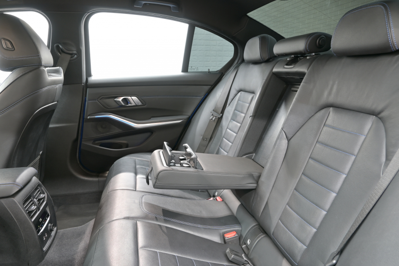 BMW 3シリーズ 320i ｽﾎﾟｰﾂ ﾃﾞﾋﾞｭｰ&ｺﾝﾌｫｰﾄP　ACC ｳﾞｧｰﾈｽｶﾚｻﾞｰ 純正HDDﾅﾋﾞ Carplay Bｶﾒﾗ Mｴｱﾛ&19ｲﾝﾁAW 自動ﾄﾗﾝｸ ﾜｲﾔﾚｽﾁｬｰｼﾞ　2年保証付