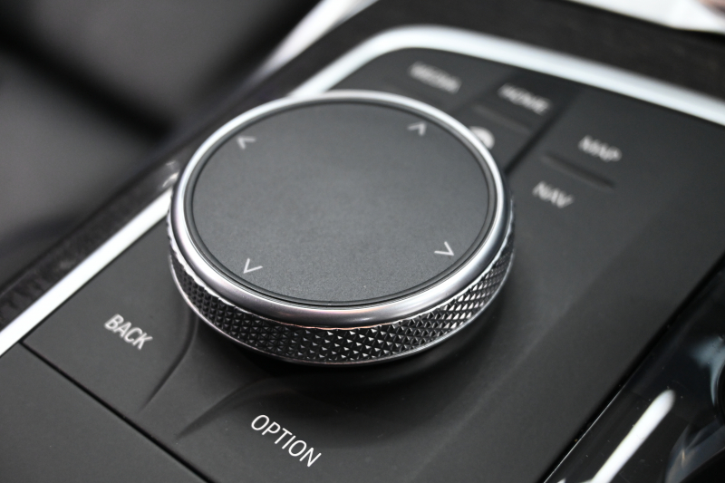 BMW 3シリーズ 320i ｽﾎﾟｰﾂ ﾃﾞﾋﾞｭｰ&ｺﾝﾌｫｰﾄP　ACC ｳﾞｧｰﾈｽｶﾚｻﾞｰ 純正HDDﾅﾋﾞ Carplay Bｶﾒﾗ Mｴｱﾛ&19ｲﾝﾁAW 自動ﾄﾗﾝｸ ﾜｲﾔﾚｽﾁｬｰｼﾞ　2年保証付