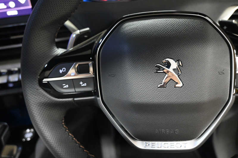 プジョー 3008 3008 GT（未使用車）　☆期間限定掲載☆ 1ｵｰﾅｰ ACC BSM ｺﾝﾋﾞ革 ﾊﾟﾉﾗﾏSR Carplay LEDﾍｯﾄﾞﾗｲﾄ 自動Rｹﾞｰﾄ　新車保証