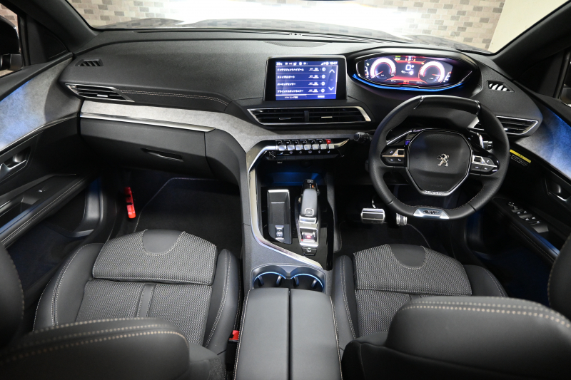 プジョー 3008 3008 GT（未使用車）　☆期間限定掲載☆ 1ｵｰﾅｰ ACC BSM ｺﾝﾋﾞ革 ﾊﾟﾉﾗﾏSR Carplay LEDﾍｯﾄﾞﾗｲﾄ 自動Rｹﾞｰﾄ　新車保証