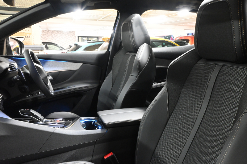 プジョー 3008 3008 GT（未使用車）　☆期間限定掲載☆ 1ｵｰﾅｰ ACC BSM ｺﾝﾋﾞ革 ﾊﾟﾉﾗﾏSR Carplay LEDﾍｯﾄﾞﾗｲﾄ 自動Rｹﾞｰﾄ　新車保証