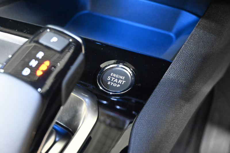 プジョー 3008 3008 GT（未使用車）　☆期間限定掲載☆ 1ｵｰﾅｰ ACC BSM ｺﾝﾋﾞ革 ﾊﾟﾉﾗﾏSR Carplay LEDﾍｯﾄﾞﾗｲﾄ 自動Rｹﾞｰﾄ　新車保証