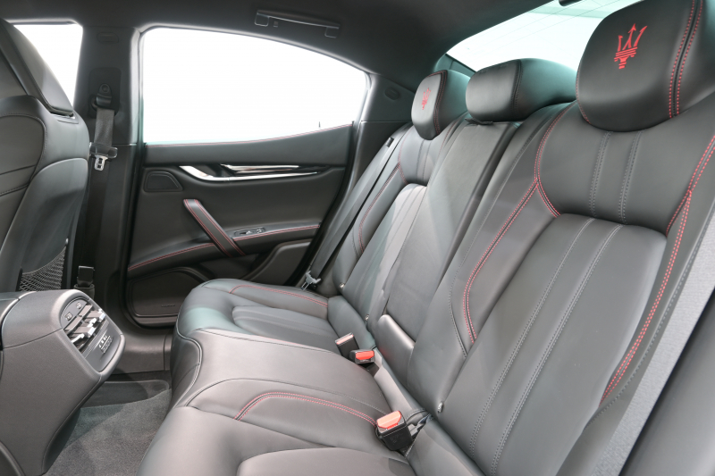 マセラティ ギブリ S ｸﾞﾗﾝｽﾎﾟｰﾂ ﾈﾘｯｼﾓPKG　ACC BSM 黒革 8.4ｲﾝﾁMTC+ TV CarPlay 360ｶﾒﾗ ｳﾗｰﾉ20ｲﾝﾁAW ﾊﾟﾄﾞﾙｼﾌﾄ harman/kardon　2年保証付