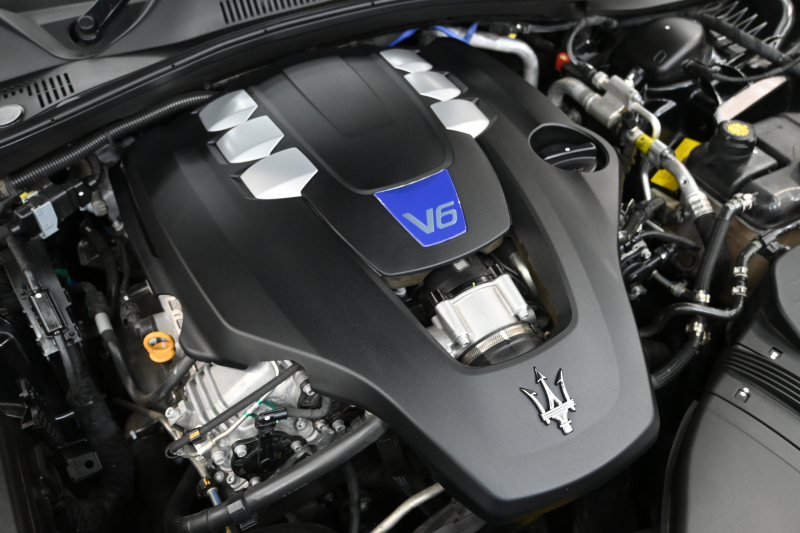 マセラティ ギブリ S ｸﾞﾗﾝｽﾎﾟｰﾂ ﾈﾘｯｼﾓPKG　ACC BSM 黒革 8.4ｲﾝﾁMTC+ TV CarPlay 360ｶﾒﾗ ｳﾗｰﾉ20ｲﾝﾁAW ﾊﾟﾄﾞﾙｼﾌﾄ harman/kardon　2年保証付