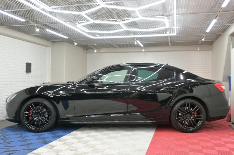 マセラティ ギブリ S ｸﾞﾗﾝｽﾎﾟｰﾂ ﾈﾘｯｼﾓPKG　ACC BSM 黒革 8.4ｲﾝﾁMTC+ TV CarPlay 360ｶﾒﾗ ｳﾗｰﾉ20ｲﾝﾁAW ﾊﾟﾄﾞﾙｼﾌﾄ harman/kardon　2年保証付